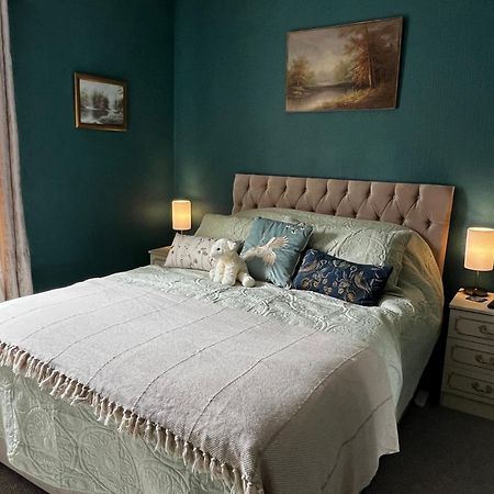 Robin'S Hollow: 2Bd Home Near Wrexham Afc ภายนอก รูปภาพ