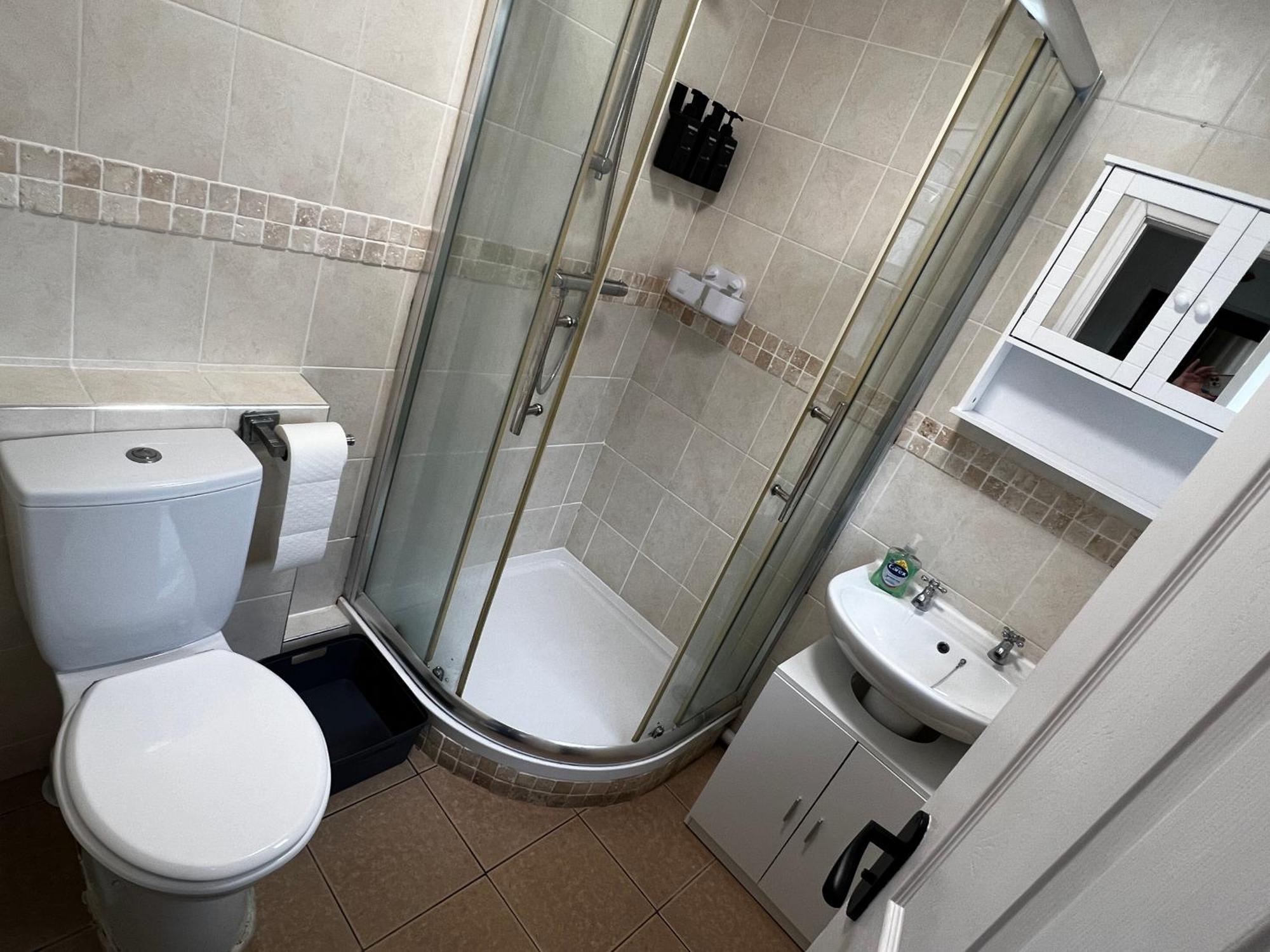 Robin'S Hollow: 2Bd Home Near Wrexham Afc ภายนอก รูปภาพ